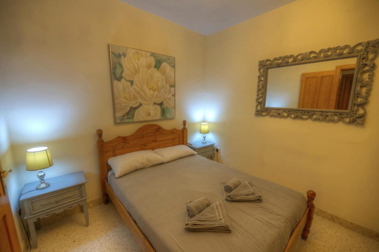 Large And Bright Apartment In The City Centre Goslm-2 Sliema Eksteriør billede